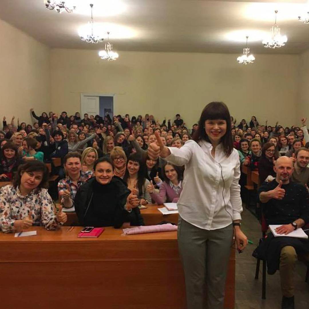 Гламурний контрабандист кращий вчитель року маняки у лфтах та гр