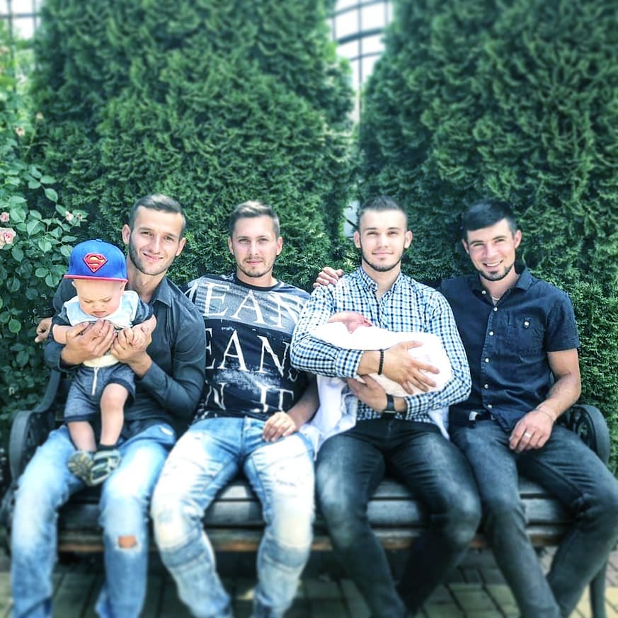 Этот пост без полезности и фотошопа