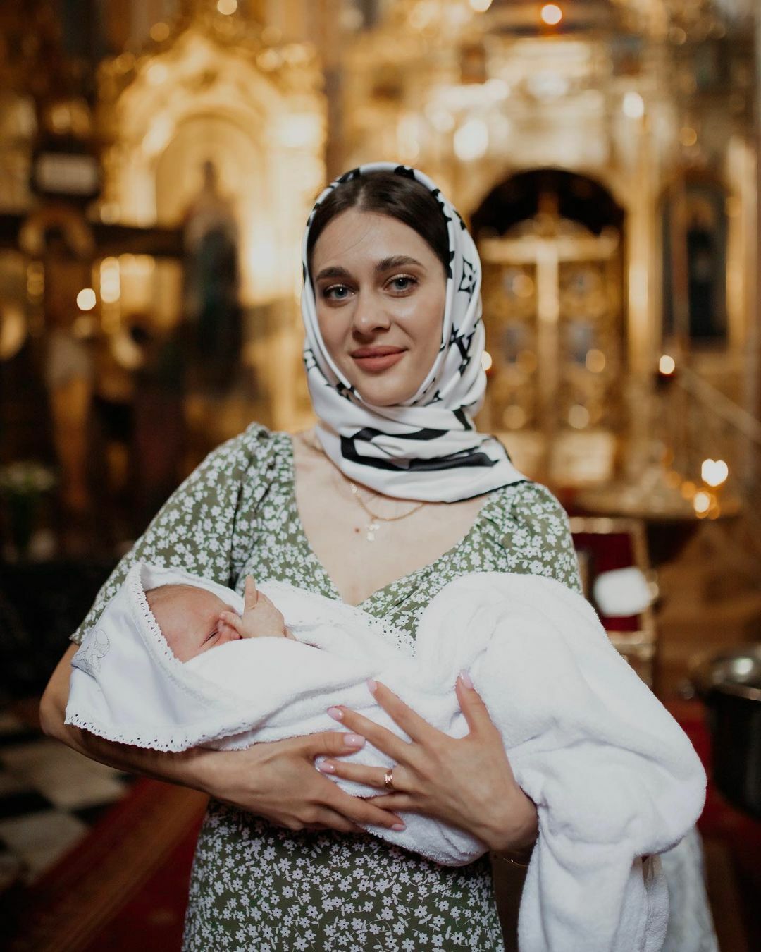 Я стала мамою…

хрещеною мамою однієї прекрасної дівчинки ??

це перша моя похресниця і я дуже переж